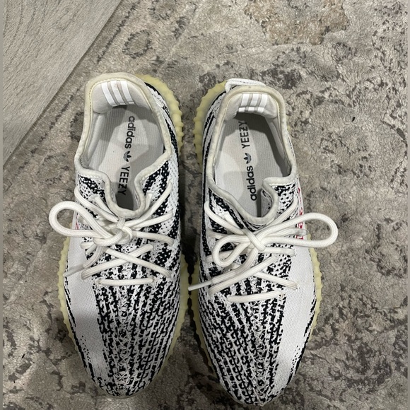 Authentic Yeezy Boost 350 V2 Zebra. Size 8 - Picture 3 of 4